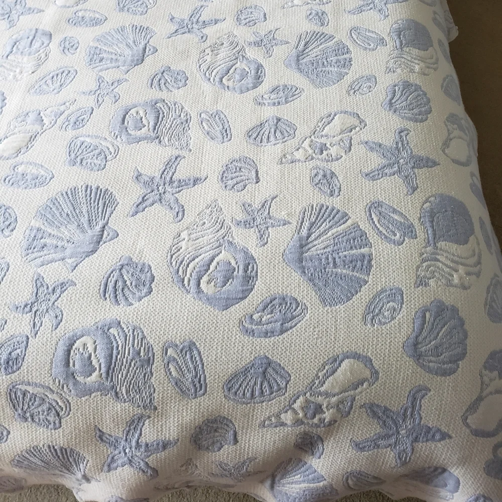 Seashell Quilted Coverlet Full/Queen Blue & White ~ Reverse side is White & Blue